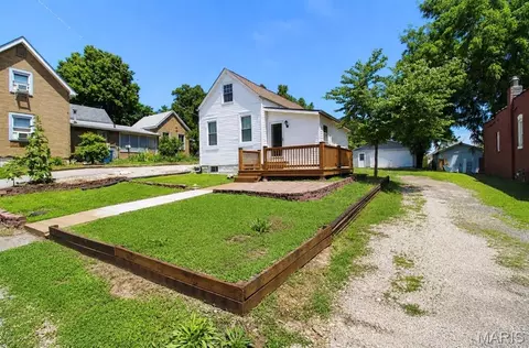 215 Weiss Ave, Saint Louis, MO 63125