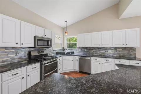 Kitchen - 420 Rascal Xing, O'fallon, MO 63366 photo 5 of 5