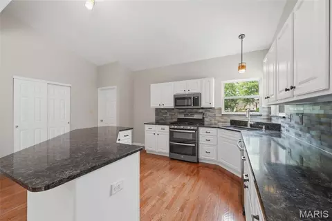 Kitchen - 420 Rascal Xing, O'fallon, MO 63366 photo 3 of 5