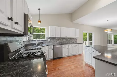Kitchen - 420 Rascal Xing, O'fallon, MO 63366 photo 2 of 5