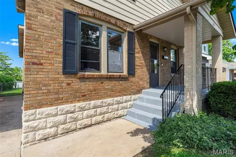 8763 Brentwood Pl, Brentwood, MO 63144