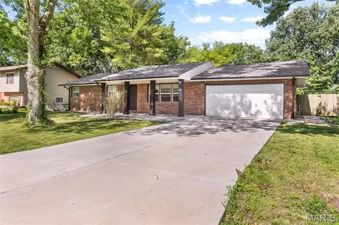 34 Belair Ct, Maryville, IL 62062