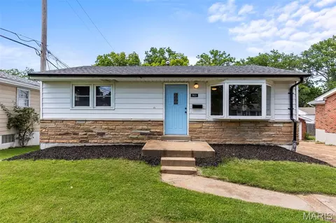 7821 Clymer Dr, Saint Louis, MO 63123