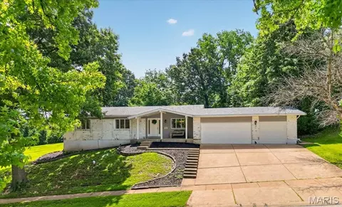 706 Clayworth Dr, Ballwin, MO 63011