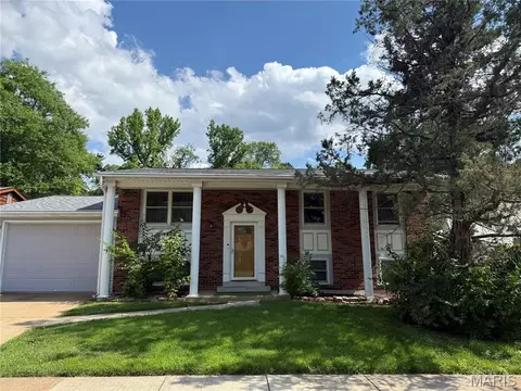 658 Green Forest Dr, Fenton, MO 63026