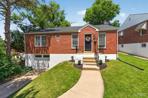 635 Ellwine Dr, Saint Louis, MO 63125