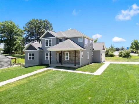 106 Highview Dr, Ballwin, MO 63011