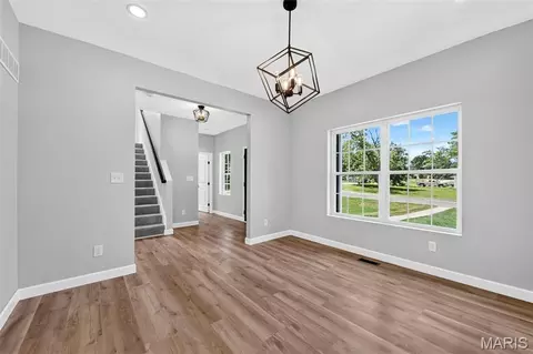 Entry Way - 106 Highview Dr, Ballwin, MO 63011 photo 3 of 4