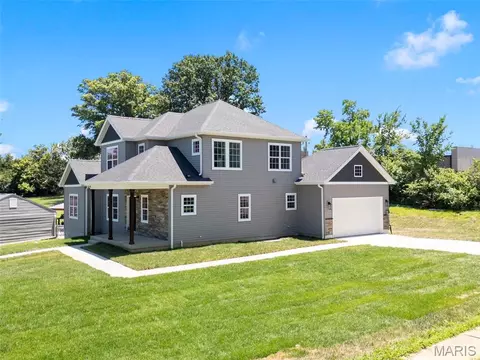 Exterior - 106 Highview Dr, Ballwin, MO 63011 photo 3 of 7