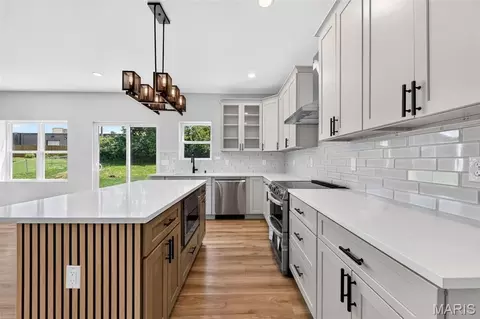 Kitchen - 106 Highview Dr, Ballwin, MO 63011 photo 3 of 4