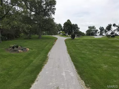 7112 Fields Dr, Moro, IL 62067 photo 4