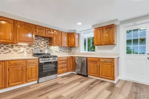 Kitchen - 635 Castlewood Dr, Ballwin, MO 63021 photo 1 of 2