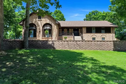 9733 Fall Ridge Trl, Sunset Hills, MO 63127