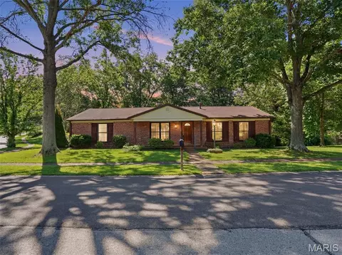 4902 Brunston Dr, Saint Louis, MO 63128