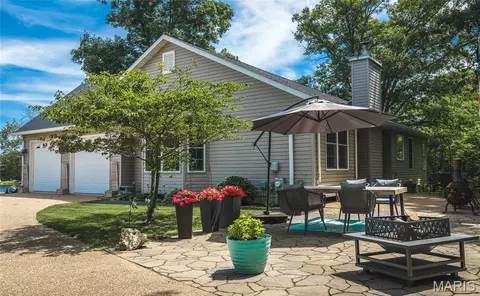 21212 Oak Trl, Warrenton, MO 63383
