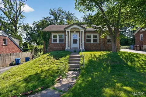 18 S Barat Ave, Ferguson, MO 63135