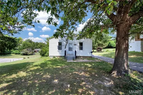10525 Hobday Ave, Saint Ann, MO 63074
