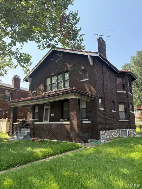 6957 Clayton Ave, Saint Louis, MO 63117