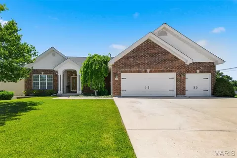 202 Highland Meadows Dr, Wentzville, MO 63385