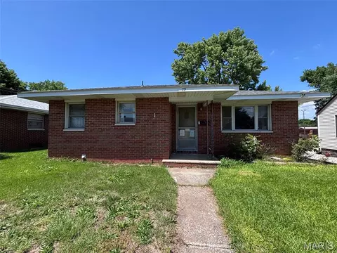 79 Harnett Ave, Wood River, IL 62095