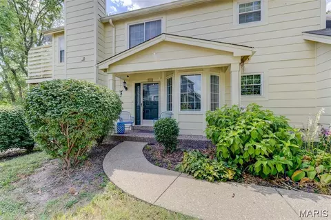 3115 Autumn Trace Dr, Maryland Heights, MO 63043