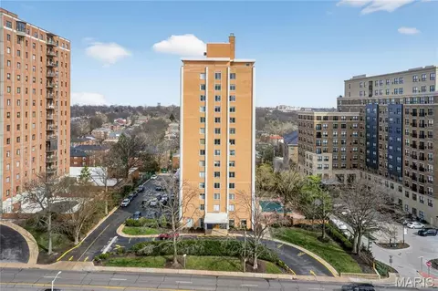 900 S Hanley Rd #11D, Saint Louis, MO 63105