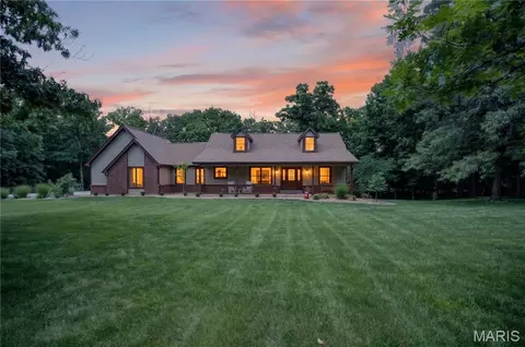 3879 Ridgefield Farms Dr, Defiance, MO 63341