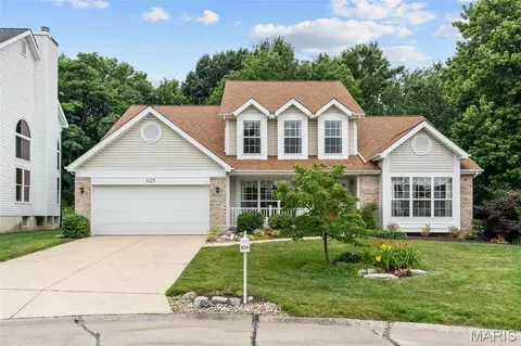 825 Crosswood Ct, Saint Louis, MO 63129