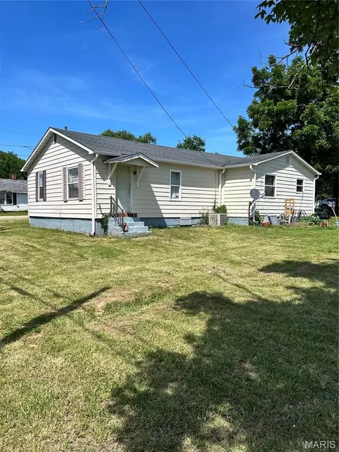 215 8th St, Park Hills, MO 63601