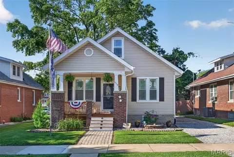 1512 13th St, Highland, IL 62249
