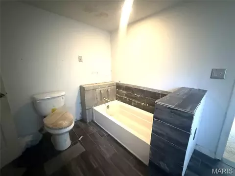 Bath - 1018 N Baldwin St, Kennett, MO 63857 photo 6 of 6
