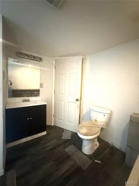 Bath - 1018 N Baldwin St, Kennett, MO 63857 photo 5 of 6