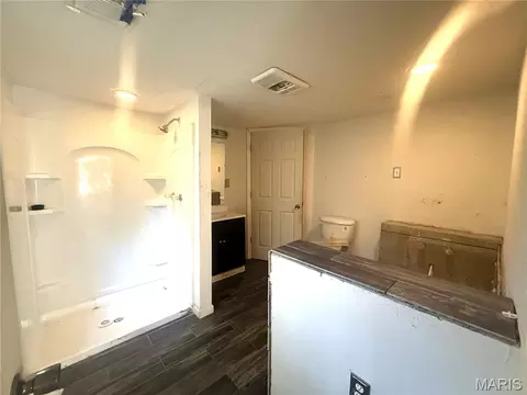 Bath - 1018 N Baldwin St, Kennett, MO 63857 photo 4 of 6