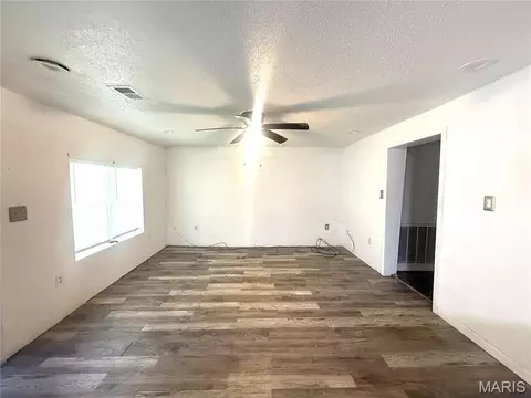 Living - 1018 N Baldwin St, Kennett, MO 63857 photo 2 of 3
