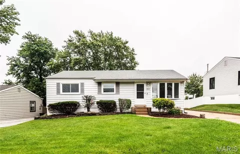 10922 Juniper Ct, Saint Louis, MO 63123