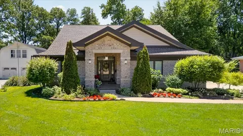 214 E Glendale Rd, Webster Groves, MO 63119