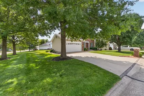 Exterior - 2 Cotillion Ct, O'fallon, MO 63368 photo 6 of 8