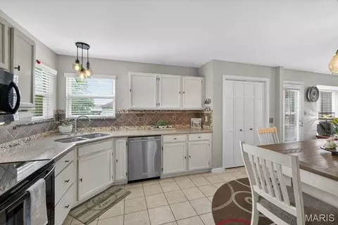 Kitchen - 2 Cotillion Ct, O'fallon, MO 63368 photo 3 of 3