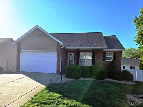 59 Julie Dr, Glen Carbon, IL 62034