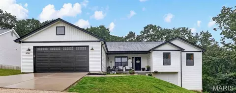 5736 La Trace Ln, High Ridge, MO 63049
