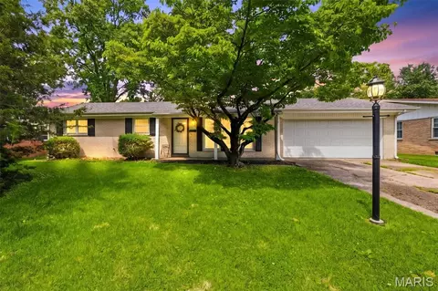 513 Longview Dr, Belleville, IL 62223