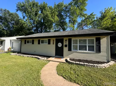 14 Lillian Dr, Belleville, IL 62226