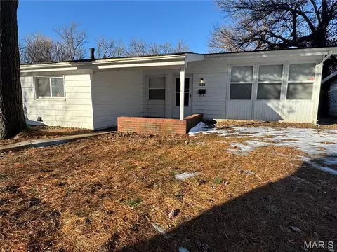 6821 Saint Olaf Dr, Saint Louis, MO 63134