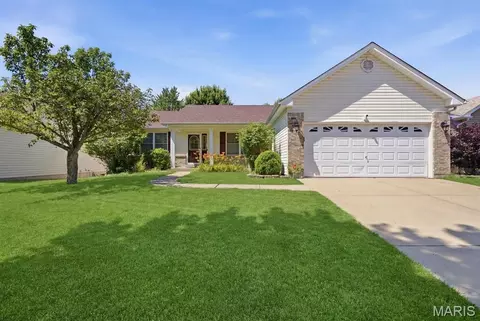 35 Homeplate Ct, O'fallon, MO 63366