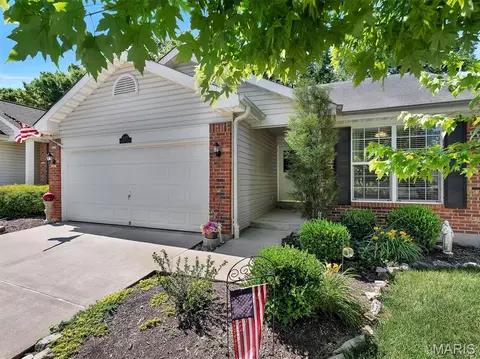 10237 Carlton Place Ct, Saint Louis, MO 63123