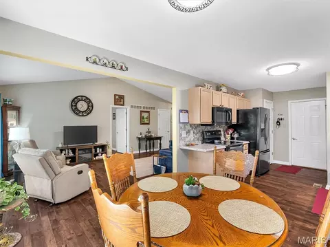 10237 Carlton Place Ct, Saint Louis, MO 63123