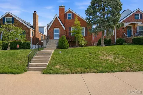 5621 Pernod Ave, Saint Louis, MO 63139