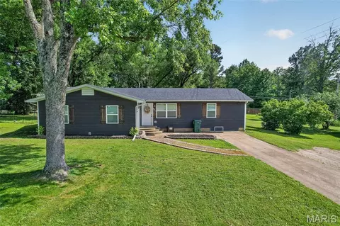 421 Harris Ln, Lebanon, MO 65536