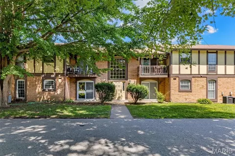 647 Rosetta Dr #A, Florissant, MO 63031