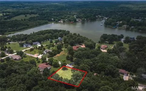 35 Country Air Dr, Saint Clair, MO 63077